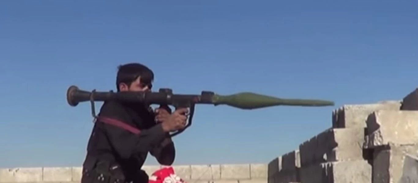 Πλάνα μέσα από αυτοσχέδιο τεθωρακισμένο του ISIS τη στιγμή που δέχεται κουρδική ρουκέτα (βίντεο)